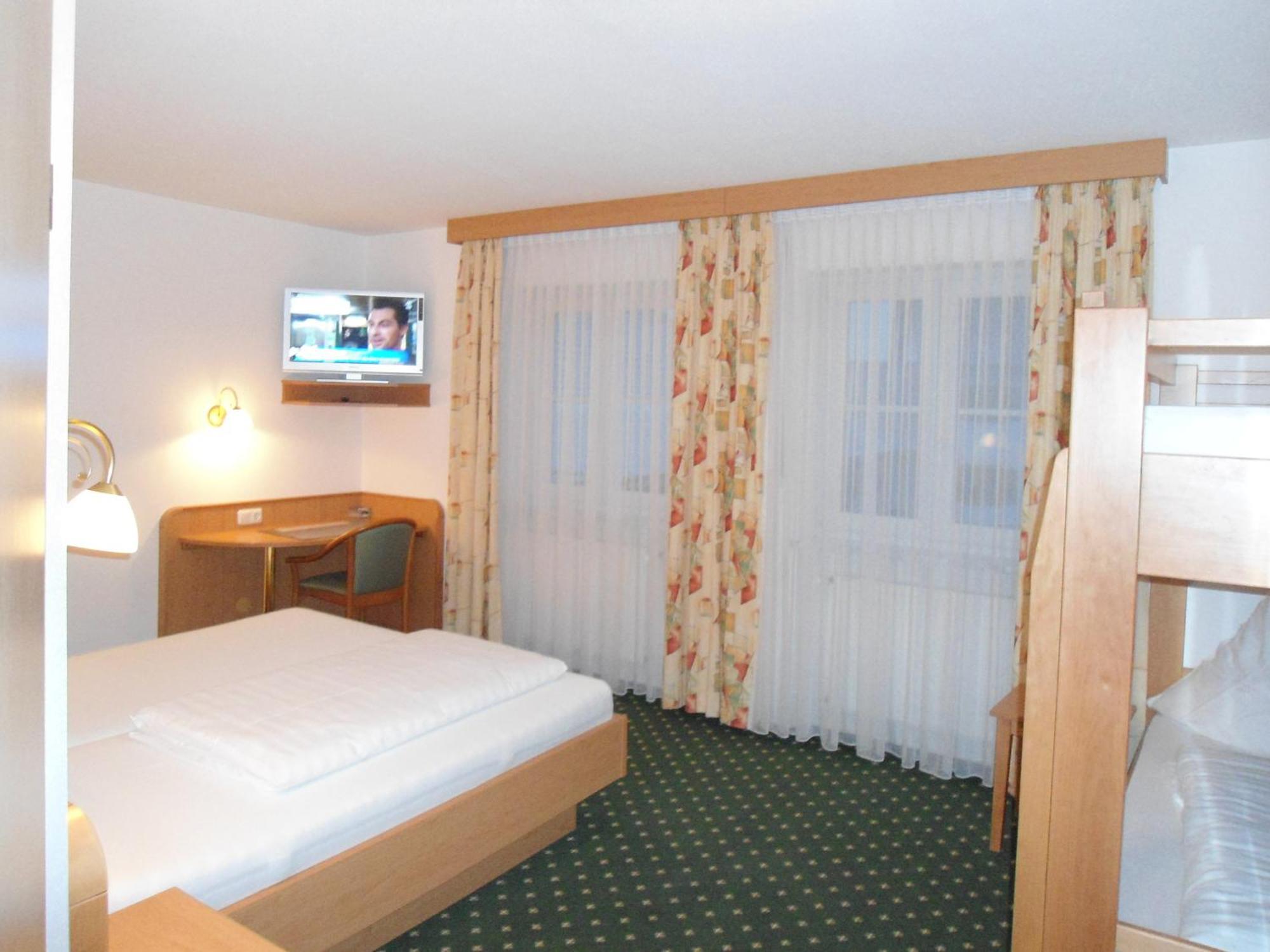 Hotel Hutzenthaler Bruckberg Habitación foto