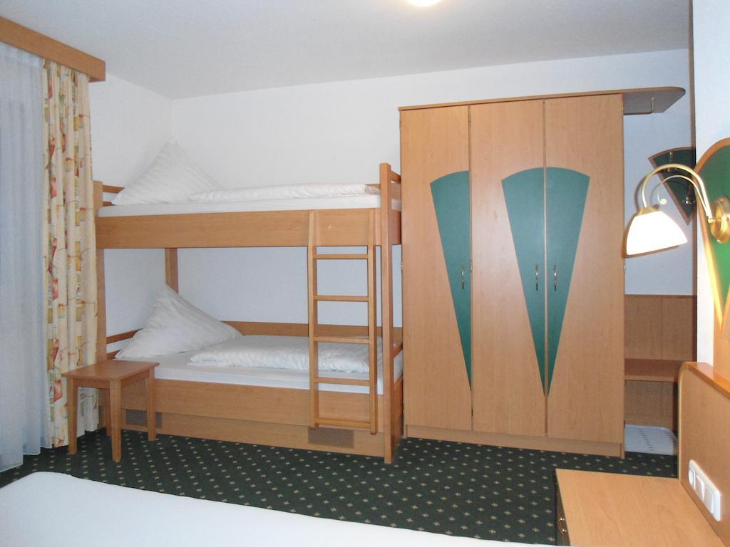 Hotel Hutzenthaler Bruckberg Habitación foto