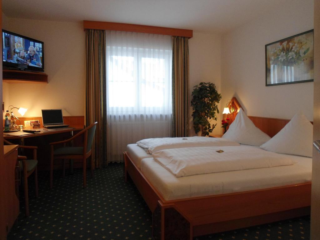 Hotel Hutzenthaler Bruckberg Habitación foto