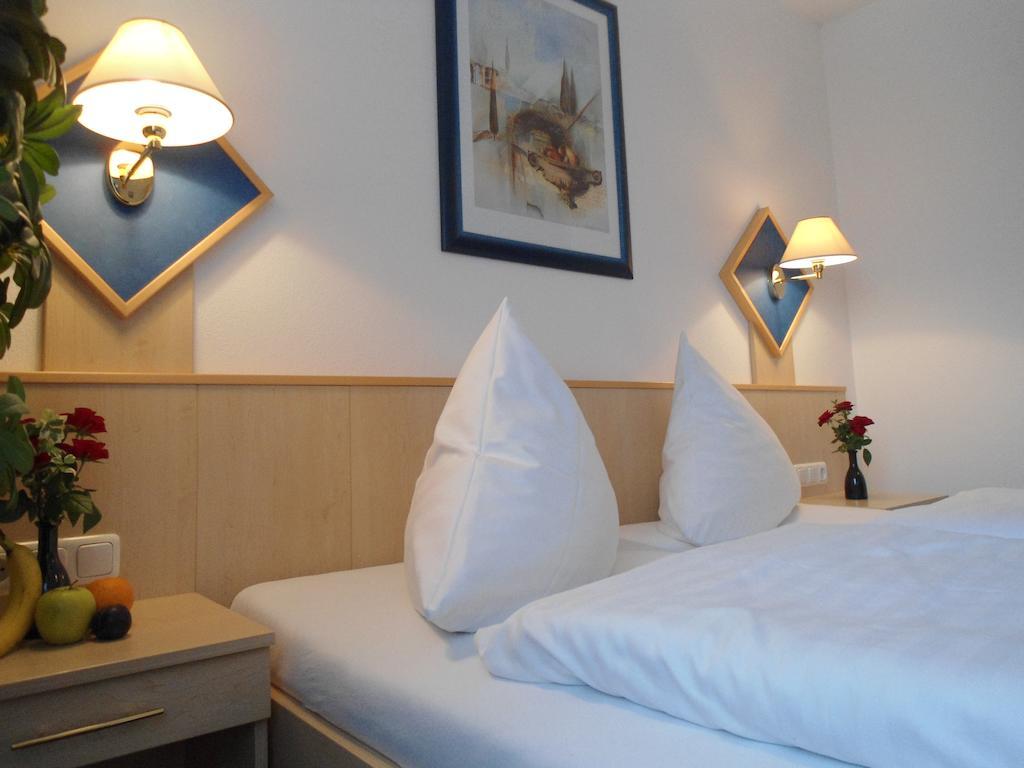 Hotel Hutzenthaler Bruckberg Habitación foto
